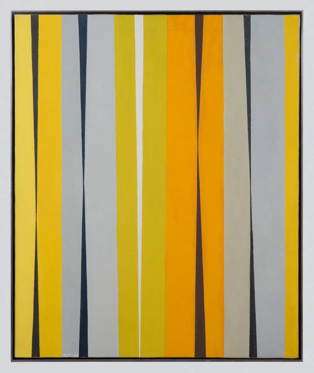Alice Trumbull Mason, „The Saffron Pitch“, 1963: geltonos, oranžinės, pilkos ir tamsios vertikalios juostos