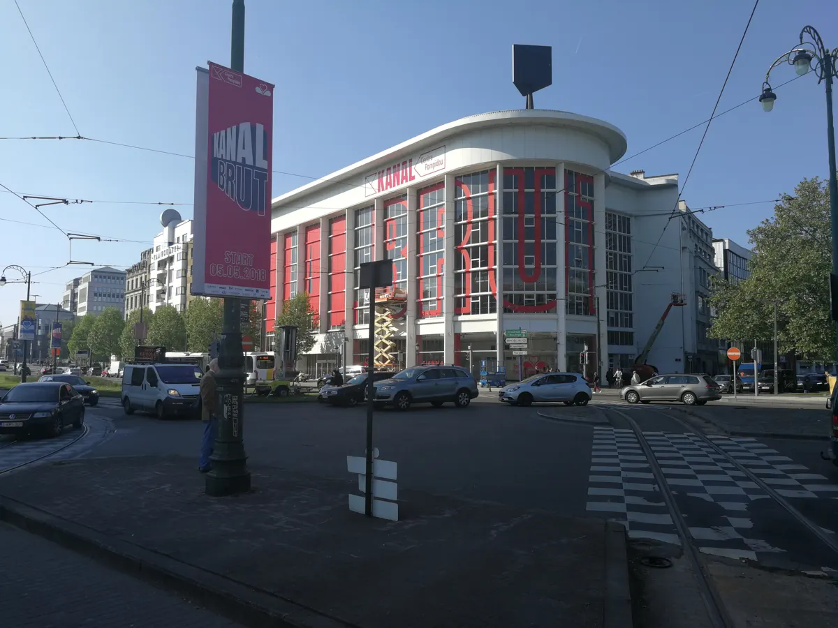 Buvęs „Citroën“ pastatas Izerio aikštėje Briuselyje, kuriame įsikūręs muziejus „Kanal–Centre Pompidou“