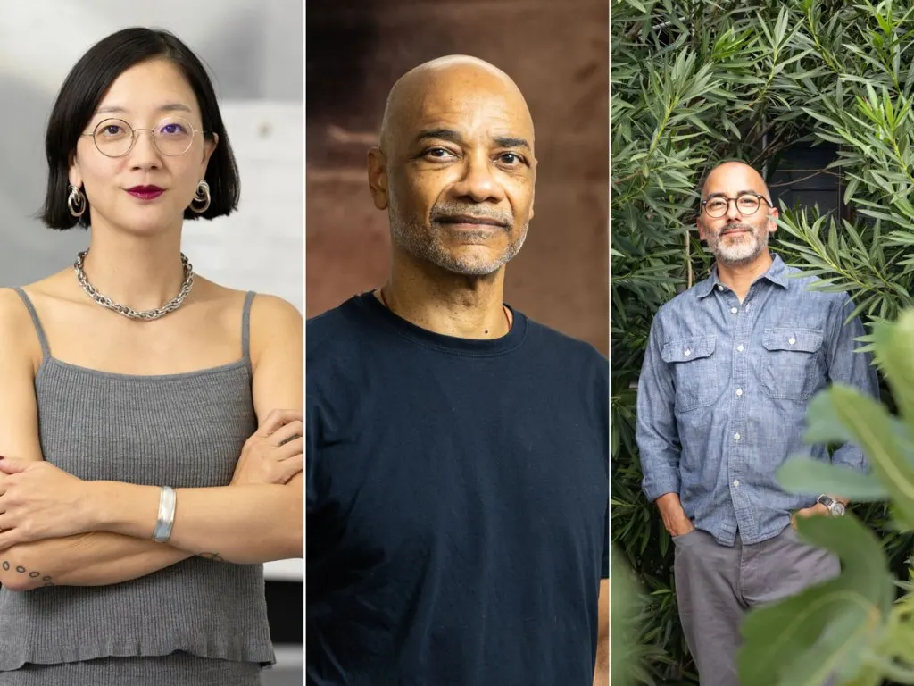 Iš kairės: Christine Sun Kim, Rodney McMillian ir Vincent Valdez, 2026 m. MacArthur stipendininkai