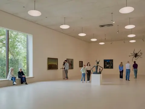 Naujojo Peterio Zumthoro suprojektuoto Wysso muziejaus Fondation Beyeler interjeras