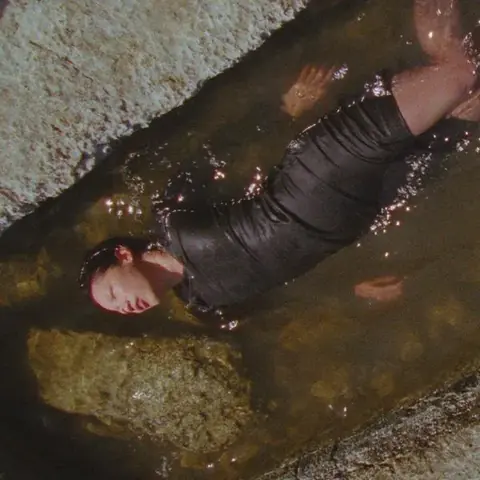 Kadras iš Eglės Budvytytės filmo „gyva gyva-ta“