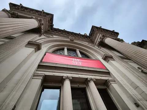 Metropoliteno meno muziejaus įėjimas Penktojoje aveniu, Niujorkas